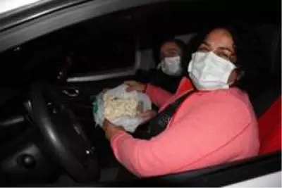 Rize'de 'Arabalı Sinema' etkinliğine yoğun ilgi Rize'de 'Arabalı Sinema' etkinliğine yoğun ilgi