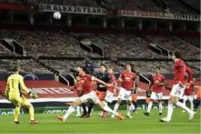 Medipol Başakşehir, UEFA Şampiyonlar Ligi H Grubu dördüncü maçında deplasmanda İngiliz ekibi Manchester United'a 4-1 yenildi. Medipol Başakşehir, UEFA Şampiyonlar Ligi H Grubu dördüncü maçında deplasmanda İngiliz ekibi Manchester United'a 4-1 yenildi.