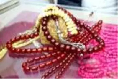 Kanuni Sultan Süleyman döneminde yaptırılan tespih otomobil fiyatına satıldı Kanuni Sultan Süleyman döneminde yaptırılan tespih otomobil fiyatına satıldı