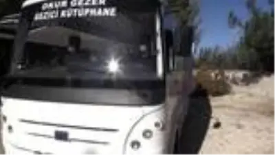 ŞANLIURFA - Suriye sınırındaki bini aşkın öğrenciyi kitapla buluşturdular ŞANLIURFA - Suriye sınırındaki bini aşkın öğrenciyi kitapla buluşturdular