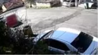 Son Dakika | Sarıyer'de taksi eve girdi - Güvenlik kamerası Son Dakika | Sarıyer'de taksi eve girdi - Güvenlik kamerası