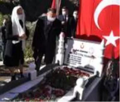 Son dakika haber... Necmettin öğretmenin kabrinde 24 Kasım 4. kez buruk geçti Son dakika haber... Necmettin öğretmenin kabrinde 24 Kasım 4. kez buruk geçti