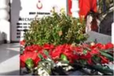 Son dakika haber... Necmettin öğretmenin kabrinde 24 Kasım 4. kez buruk geçti Son dakika haber... Necmettin öğretmenin kabrinde 24 Kasım 4. kez buruk geçti