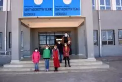 Son Dakika | Şehit Necmettin öğretmenin okulunda sevinç ve hüzün bir arada yaşandı Son Dakika | Şehit Necmettin öğretmenin okulunda sevinç ve hüzün bir arada yaşandı