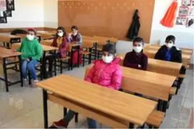 Son Dakika | Şehit Necmettin öğretmenin okulunda sevinç ve hüzün bir arada yaşandı Son Dakika | Şehit Necmettin öğretmenin okulunda sevinç ve hüzün bir arada yaşandı