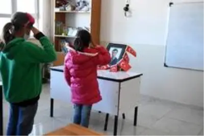 Son Dakika | Şehit Necmettin öğretmenin okulunda sevinç ve hüzün bir arada yaşandı Son Dakika | Şehit Necmettin öğretmenin okulunda sevinç ve hüzün bir arada yaşandı