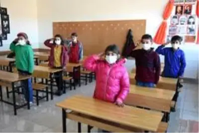 Son Dakika | Şehit Necmettin öğretmenin okulunda sevinç ve hüzün bir arada yaşandı Son Dakika | Şehit Necmettin öğretmenin okulunda sevinç ve hüzün bir arada yaşandı