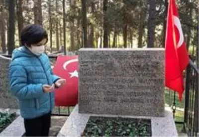 Şehit öğretmen mezarı başında anıldı Şehit öğretmen mezarı başında anıldı