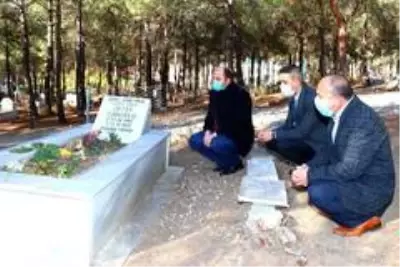 Son dakika haber | - Şehit öğretmen Oktay Türkoğlu kabri başında anıldı Son dakika haber | - Şehit öğretmen Oktay Türkoğlu kabri başında anıldı