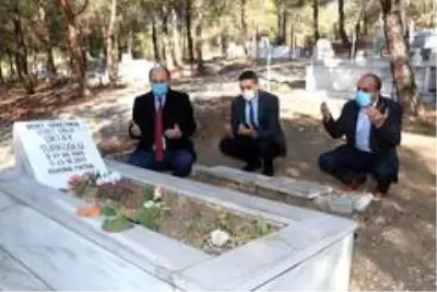Son dakika haber | - Şehit öğretmen Oktay Türkoğlu kabri başında anıldı Son dakika haber | - Şehit öğretmen Oktay Türkoğlu kabri başında anıldı