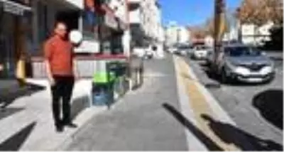 Şehre inen tilkiyi Sivas köftesiyle besleyen esnaf: Ekmeği almadı, köfteyi aldı Şehre inen tilkiyi Sivas köftesiyle besleyen esnaf: Ekmeği almadı, köfteyi aldı