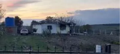 Çıkan yangında ağabey ve kardeş hayatını kaybetti, anne baba yaralandı Çıkan yangında ağabey ve kardeş hayatını kaybetti, anne baba yaralandı