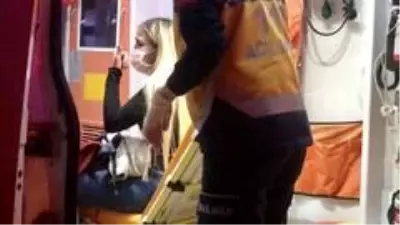 Sinir krizi geçiren genç kız, polisi alarma geçirdi Sinir krizi geçiren genç kız, polisi alarma geçirdi