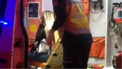 Sinir krizi geçiren genç kız, polisi alarma geçirdi Sinir krizi geçiren genç kız, polisi alarma geçirdi