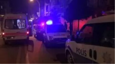 Sinir krizi geçiren genç kız, polisi alarma geçirdi Sinir krizi geçiren genç kız, polisi alarma geçirdi