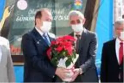 Şırnak Valisi Pehlivan'dan emekliye ayrılan öğretmenine 'hizmet şeref belgesi' Şırnak Valisi Pehlivan'dan emekliye ayrılan öğretmenine 'hizmet şeref belgesi'