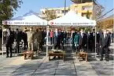 Şırnak Valisi Pehlivan'dan emekliye ayrılan öğretmenine 'hizmet şeref belgesi' Şırnak Valisi Pehlivan'dan emekliye ayrılan öğretmenine 'hizmet şeref belgesi'