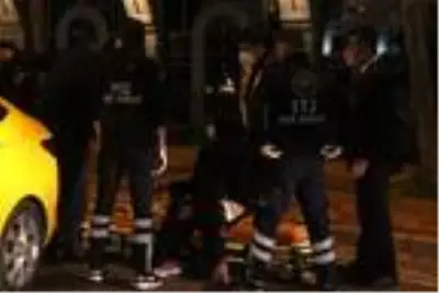 Şişli'de taksi ile otomobil kafa kafaya çarpıştı; 4 yaralı Şişli'de taksi ile otomobil kafa kafaya çarpıştı; 4 yaralı