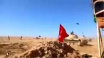 Skandal görüntüler! Hafter güçlerinin tatbikatında Türk bayrağı hedef olarak kullanıldı Skandal görüntüler! Hafter güçlerinin tatbikatında Türk bayrağı hedef olarak kullanıldı
