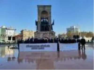 Taksim'de 24 Kasım Öğretmenler Günü töreni Taksim'de 24 Kasım Öğretmenler Günü töreni