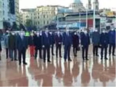 Taksim'de 24 Kasım Öğretmenler Günü töreni Taksim'de 24 Kasım Öğretmenler Günü töreni