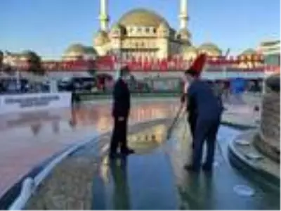 Taksim'de 24 Kasım Öğretmenler Günü töreni Taksim'de 24 Kasım Öğretmenler Günü töreni