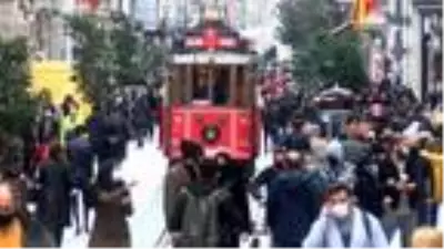 Taksim'de maske ve sigara denetimi; kuralları çoğunlukla yabancılar ihlal ediyor Taksim'de maske ve sigara denetimi; kuralları çoğunlukla yabancılar ihlal ediyor