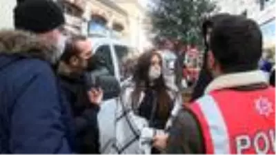 Taksim'de maske ve sigara denetimi; kuralları çoğunlukla yabancılar ihlal ediyor Taksim'de maske ve sigara denetimi; kuralları çoğunlukla yabancılar ihlal ediyor