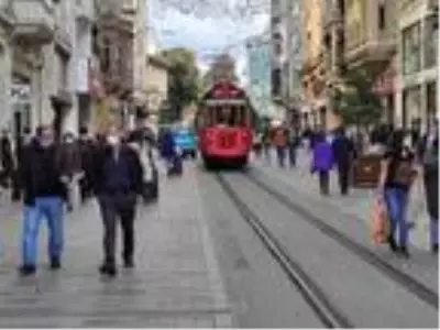 Taksim'de maske ve sigara denetimi; kuralları çoğunlukla yabancılar ihlal ediyor Taksim'de maske ve sigara denetimi; kuralları çoğunlukla yabancılar ihlal ediyor