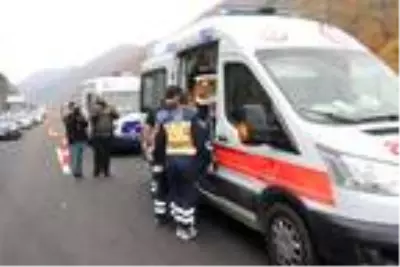 Tehlikeye aldırmadan kaza yerinden canlı yayın yaptılar Tehlikeye aldırmadan kaza yerinden canlı yayın yaptılar