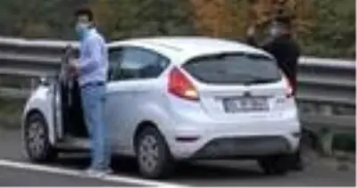 Tehlikeye aldırmadan kaza yerinden canlı yayın yaptılar Tehlikeye aldırmadan kaza yerinden canlı yayın yaptılar