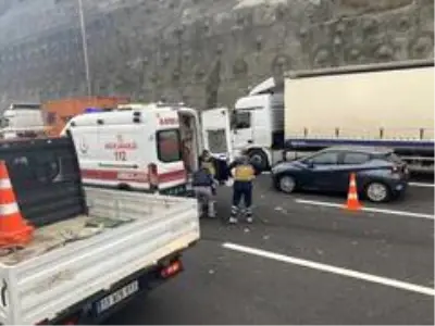 Son dakika haber! TEM Otoyolu'nda kaza: 2 yaralı Son dakika haber! TEM Otoyolu'nda kaza: 2 yaralı