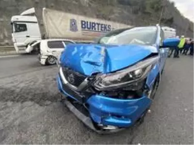 Son dakika haber! TEM Otoyolu'nda kaza: 2 yaralı Son dakika haber! TEM Otoyolu'nda kaza: 2 yaralı