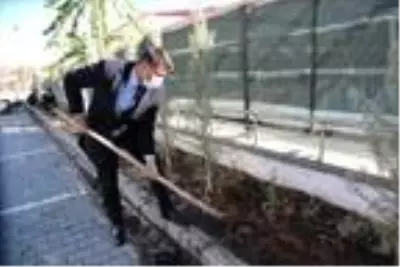 Tunceli'de şehit 28 öğretmen için fidan dikildi Tunceli'de şehit 28 öğretmen için fidan dikildi