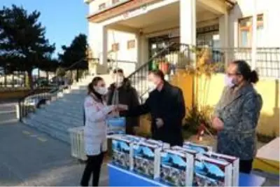 Uçhisar Belediye Başkanı Osman Süslü'den öğretmenlere 24 Kasım hediyesi Uçhisar Belediye Başkanı Osman Süslü'den öğretmenlere 24 Kasım hediyesi