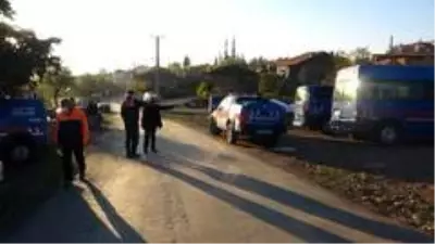 Uşak'ta yaşlı kadın için arama kurtarma çalışmaları devam ediyor Uşak'ta yaşlı kadın için arama kurtarma çalışmaları devam ediyor