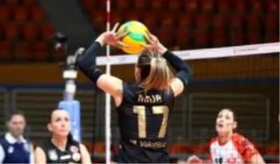 VakıfBank, Şampiyonlar Ligi'ne galibiyetle başladı VakıfBank, Şampiyonlar Ligi'ne galibiyetle başladı