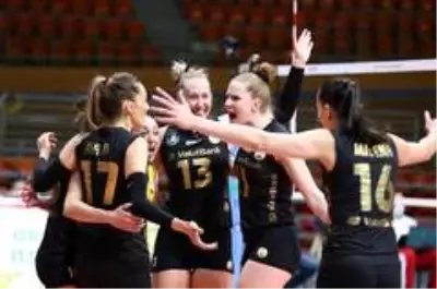VakıfBank, Şampiyonlar Ligi'ne galibiyetle başladı VakıfBank, Şampiyonlar Ligi'ne galibiyetle başladı