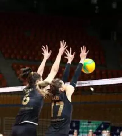 VakıfBank, Şampiyonlar Ligi'ne galibiyetle başladı VakıfBank, Şampiyonlar Ligi'ne galibiyetle başladı