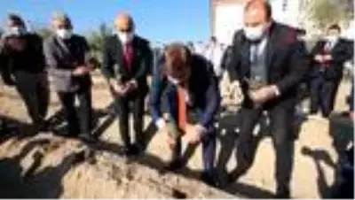 - Vali Aydoğdu, ağlayan öğretmenle duygulandı - Vali Aydoğdu, ağlayan öğretmenle duygulandı