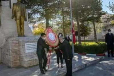 Vali Bilmez, öğretmenlerle telekonferans aracılığıyla görüştü Vali Bilmez, öğretmenlerle telekonferans aracılığıyla görüştü