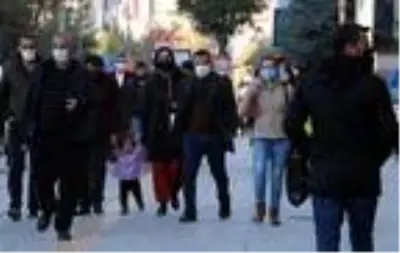 Van'da cadde ve sokaklar kalabalık, maskeler takılı Van'da cadde ve sokaklar kalabalık, maskeler takılı
