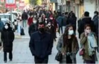 Van'da cadde ve sokaklar kalabalık, maskeler takılı Van'da cadde ve sokaklar kalabalık, maskeler takılı