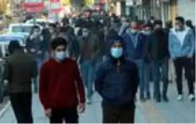 Van'da cadde ve sokaklar kalabalık, maskeler takılı Van'da cadde ve sokaklar kalabalık, maskeler takılı