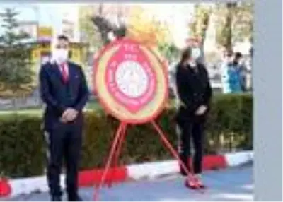 Van'da, Öğretmenler Günü'nde Atatürk Anıtı'na çelenk sunuldu Van'da, Öğretmenler Günü'nde Atatürk Anıtı'na çelenk sunuldu