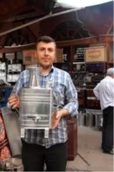 Vezirköprü'nün simgesi yassı semaverin son ustası Vezirköprü'nün simgesi yassı semaverin son ustası