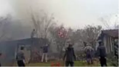 Yangında samanlık yandı, ev hasar gördü Yangında samanlık yandı, ev hasar gördü