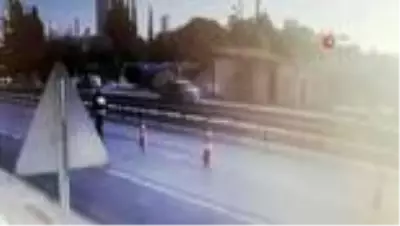 Yolun karşısına geçmeye çalışan kadına otomobil çarptı, havada defalarca kez böyle takla attı Yolun karşısına geçmeye çalışan kadına otomobil çarptı, havada defalarca kez böyle takla attı