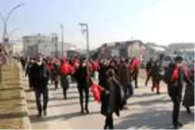 Son Dakika | Yüksekova'da öğretmenlerden şehit meslektaşları için yürüyüş Son Dakika | Yüksekova'da öğretmenlerden şehit meslektaşları için yürüyüş