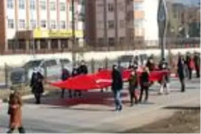 Son Dakika | Yüksekova'da öğretmenlerden şehit meslektaşları için yürüyüş Son Dakika | Yüksekova'da öğretmenlerden şehit meslektaşları için yürüyüş